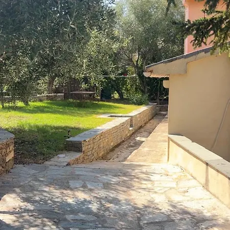 Apartamento - Very Spacious 130m2 With Garden, 2 Ac Bedrooms, Near Port, Center, And Beaches In Bastia