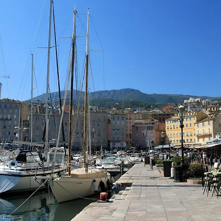 Apartamento - Very Spacious 130m2 With Garden, 2 Ac Bedrooms, Near Port, Center, And Beaches In Bastia