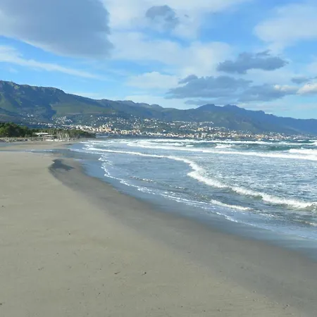 公寓 - Very Spacious 130m2 With Garden, 2 Ac Bedrooms, Near Port, Center, And Beaches In Bastia