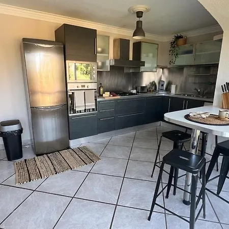 Apartamento - Very Spacious 130m2 With Garden, 2 Ac Bedrooms, Near Port, Center, And Beaches In Bastia