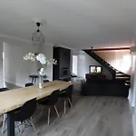 Appartement Bastia Belles Avec Cuisine Et Salle De Bain.