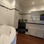 Appartement Bastia Belles Avec Cuisine Et Salle De Bain.
