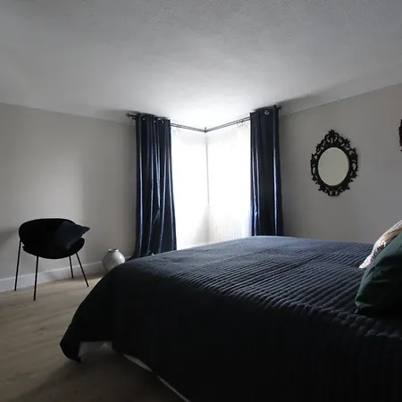 Bastia Belles Avec Cuisine Et Salle De Bain. Bastia (Corsica)