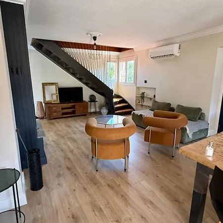 Apartment - Very Spacious 130m2 With Garden, 2 Ac Bedrooms, Near Port, Center, And Beaches In Bastia